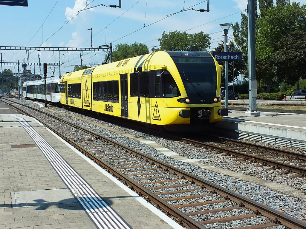 RABe 526 707 erreicht am 23.7.13 gemeinsam mit einem GTW 2/8 den Bahnhof Rorschach.
S2 -> Heerbrugg