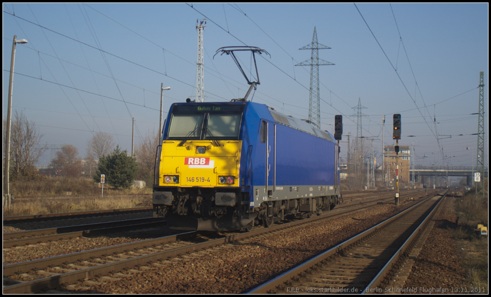 RBB 146 519-4 w�nscht einen  Guten Tag  (gesehen Berlin Flughafen Sch�nefeld 13.11.2011)