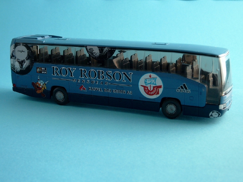 Reisebus MB O 404 RHD des F.C. HANSA; mit Werbung fr ROY ROBSON, Epoche V [Modell: WIKING 714 11 44]