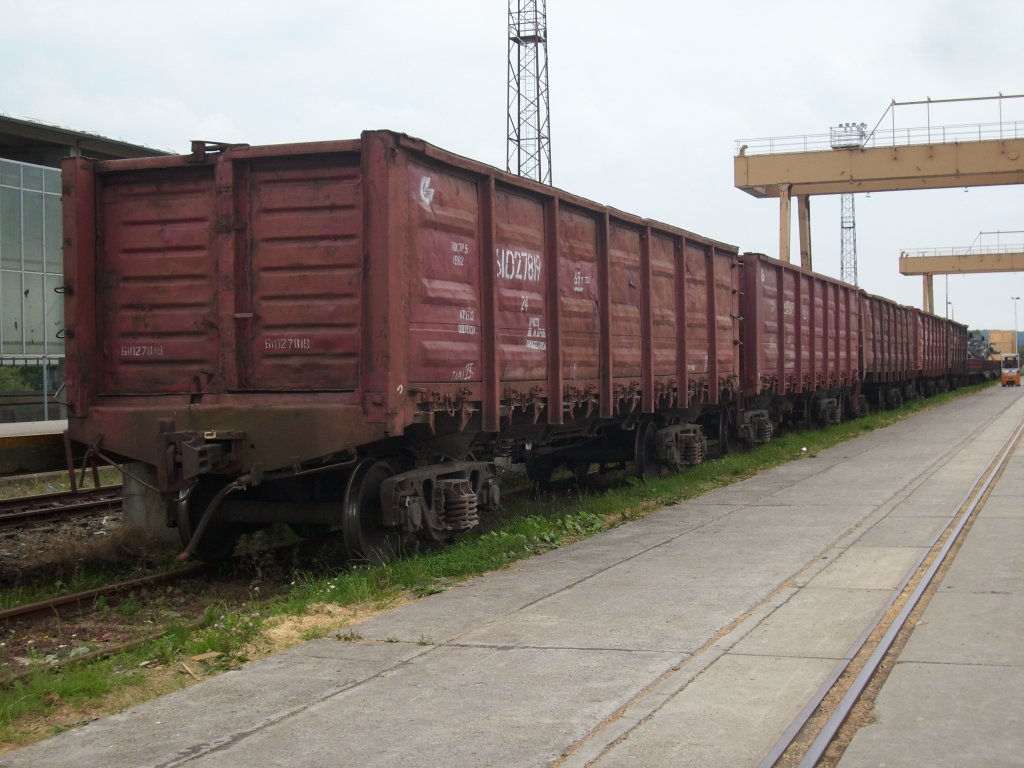 Russische G�terwagen im Umladebereich von Mukran.
