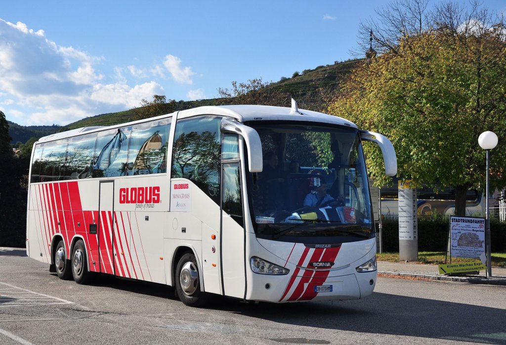 SCANIA IRIZAR aus Italien f�hrt am 20.9.2012 von Krems ab.