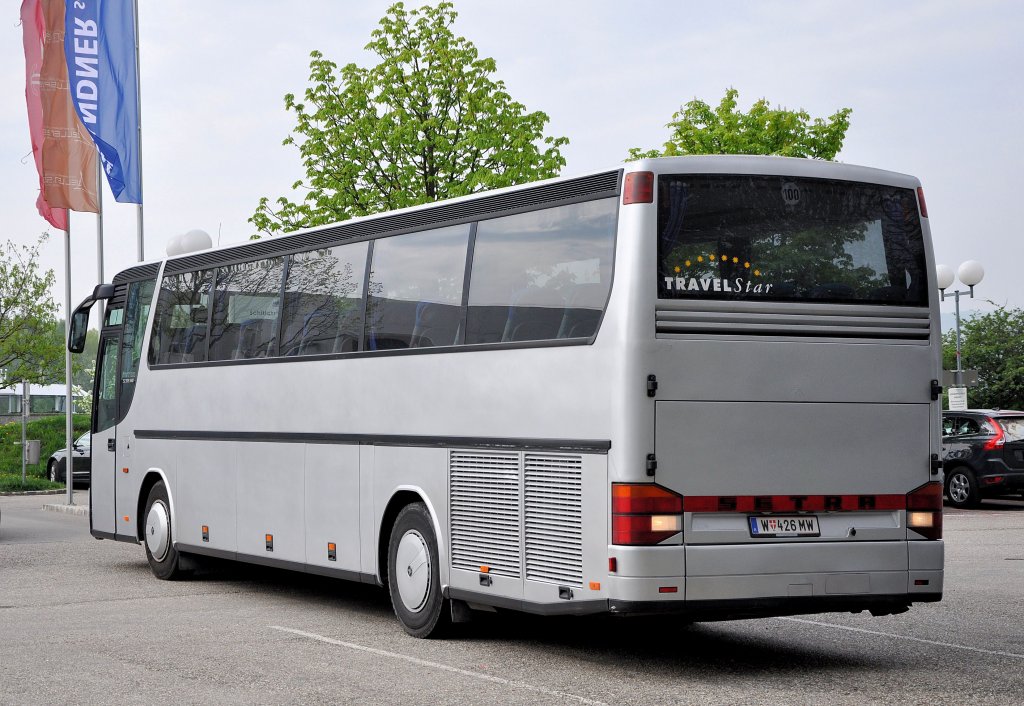SETRA 315 HD aus Wien,unterwegs f�r PH�NIX Reisen am 28.4.2013 in Krems gesehen.