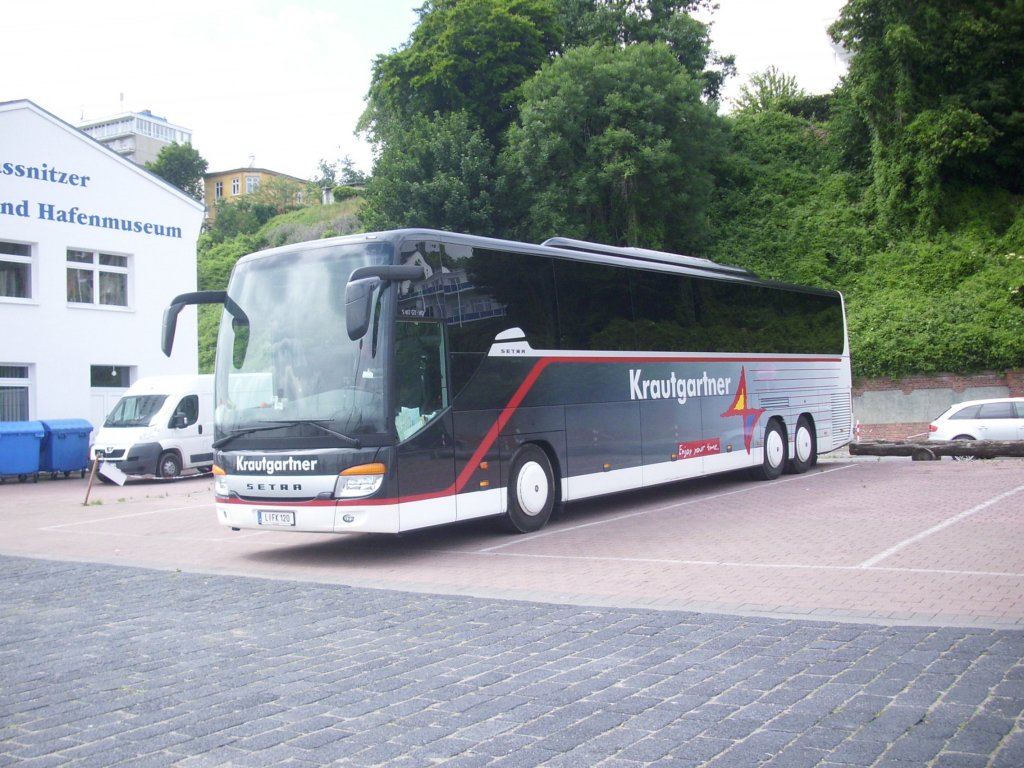 Setra 417 GT-HD von Krautgartner aus �sterreich im Stadthafen Sassnitz. 

