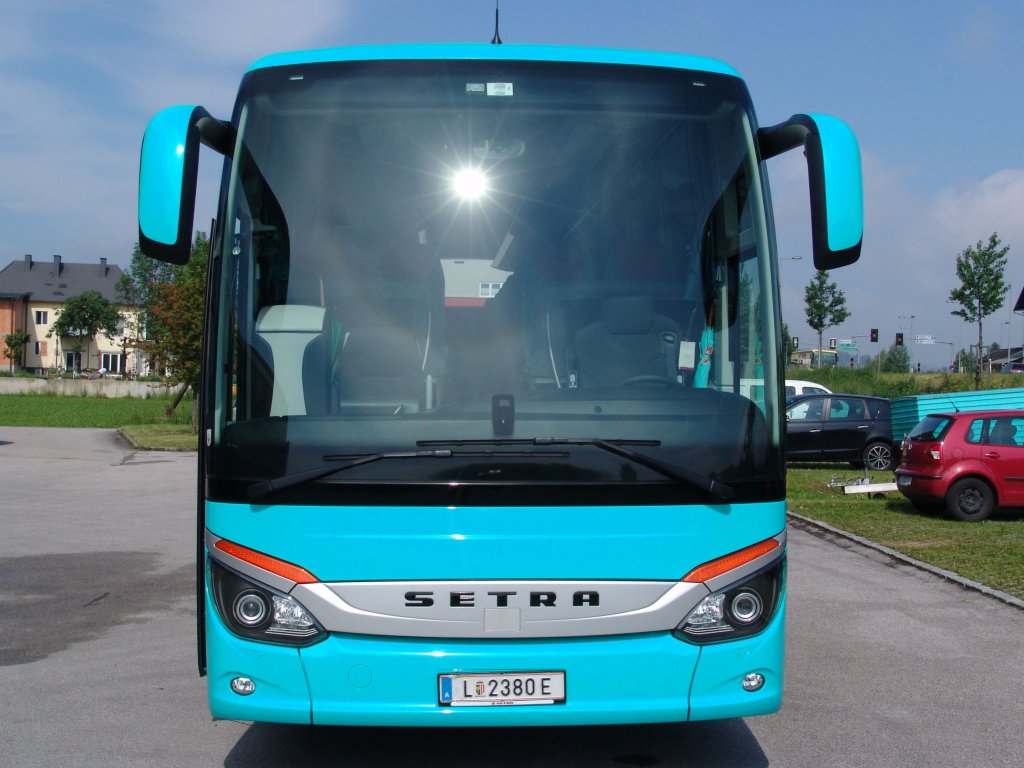 SETRA 515 HD,Frontansicht des brandneuen und noch  nacktem  Superbus vom Reiseparadies KASTLER aus Ottensheim bei Linz/�sterreich,29.5.2013.
www.kastler.at,gruppenreisen@kastler.at