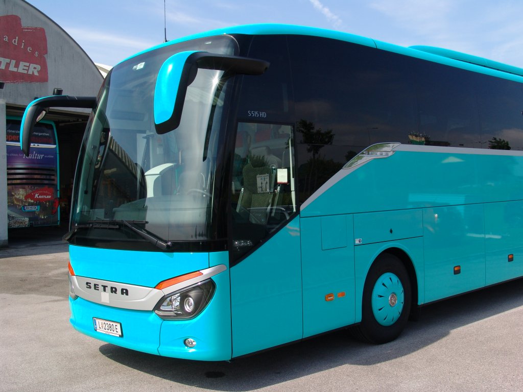 SETRA 515 HD,schr�ge Vorderansicht des brandneuen und noch  nackten  Superbusses vom Reiseparadies KASTLER aus Ottensheim bei Linz/�sterreich,29.5.2013.
www.kastler.at,gruppenreisen@kastler.at