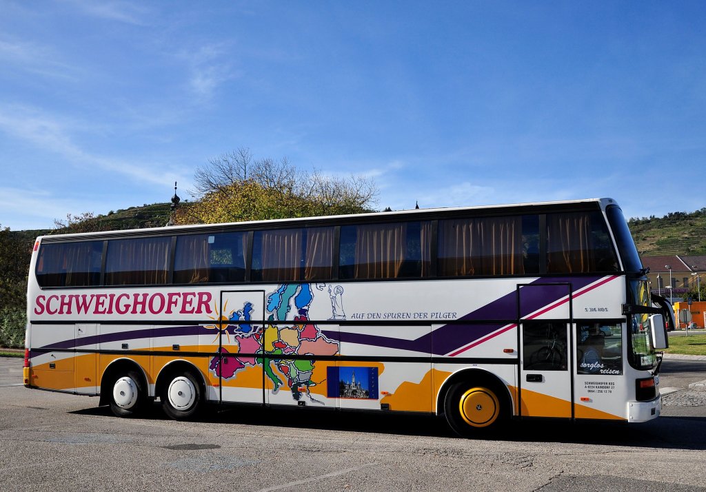 SETRA S316 HDS von SCHWEIGHOFER Reisen aus �sterreich am 25.9.2012 in Krems an der Donau.
