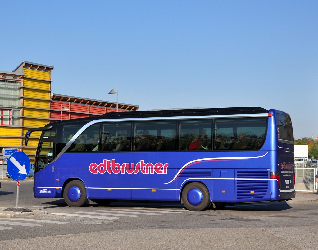 SETRA S411 HD vom Reiseb�ro EDTBRUSTNER aus Nieder�sterreich im Oktober 2012 in Krems an der Donau.
