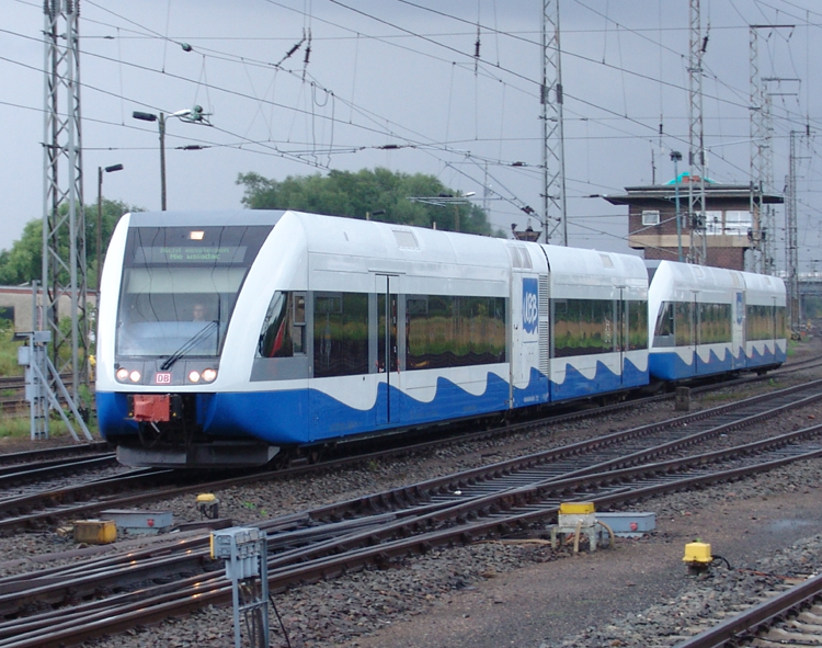 UBB24412 von Swinoujscie Centrum Richtung Stralsund bei der Einfahrt im Bahnhof Stralsund.(28.08.10)