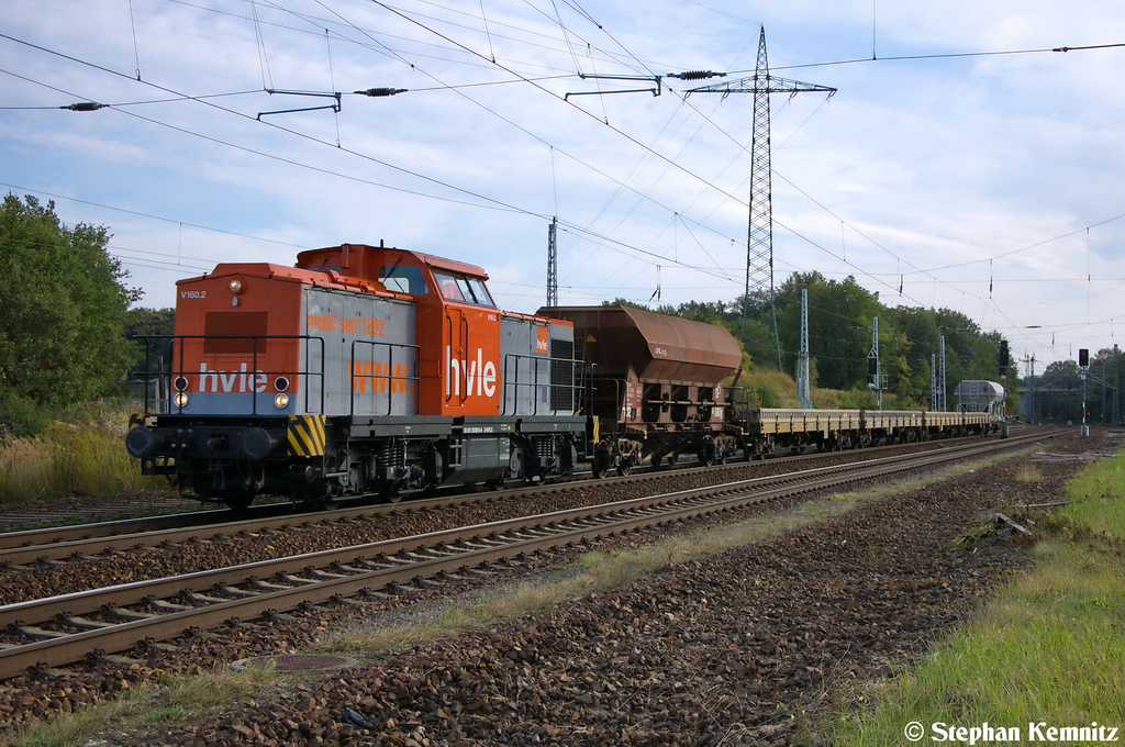 V160.2 (203 014-6) hvle - Havell�ndische Eisenbahn AG mit einem gemischtem G�terzug in Satzkorn und fuhr in Richtung Priort weiter. 02.10.2012