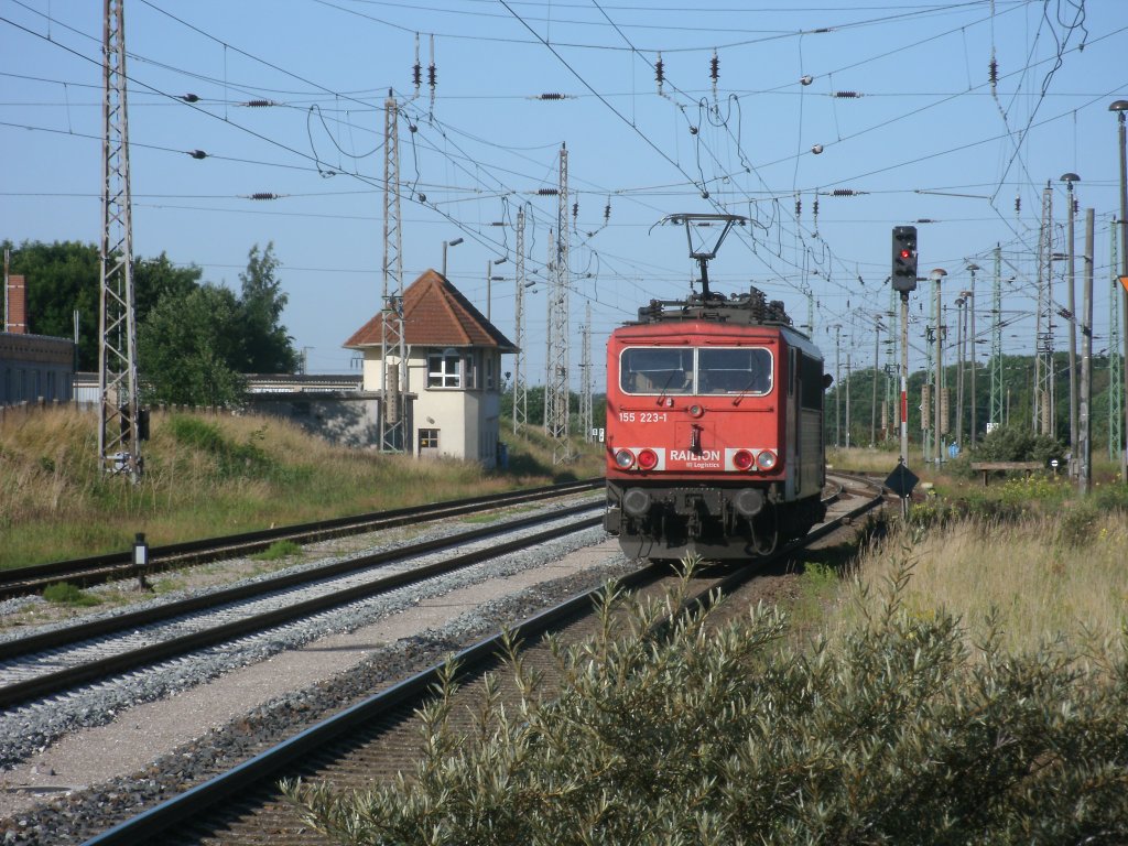 Vergeblich wartete der Lokf�hrer von der 155 223,am 28.Juni 2011,in Bergen/R�gen auf Ausfahrt.Nach mehren vergeblichen Stunden warten, schickte man die Lok wieder zur�ck nach Mukran.