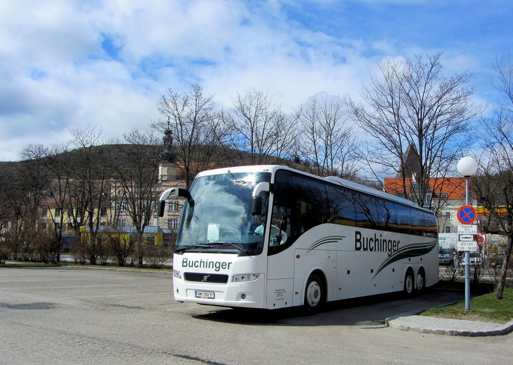 VOLVO 9700 Reisebus von BUCHINGER Reisen aus Ober�sterreich am 10.4.2013 in Krems an der Donau gesehen.