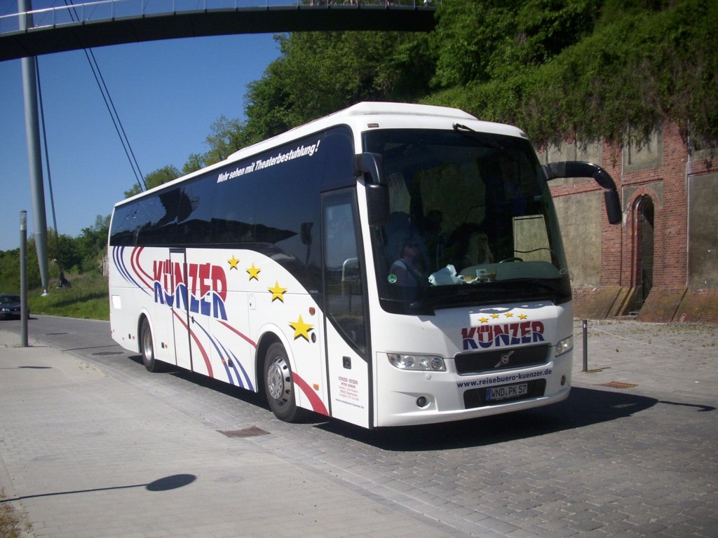 Volvo 9900 von K�nzer aus Deutschland im Stadthafen Sassnitz.