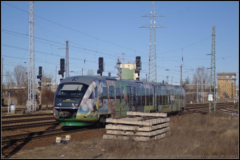 VT 04 / 642 304 der Vogtlandbahn als VX 18259 am 26.02.2012 nach Bln. Zoologischer Garten bei der Ausfahrt Berlin Sch�nefeld-Flughafen.