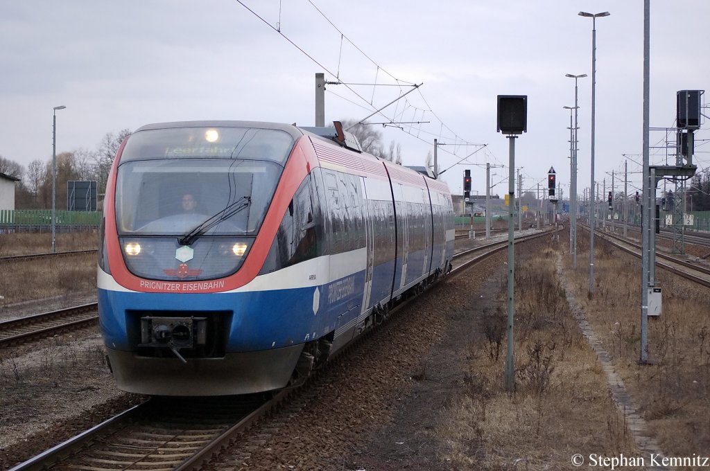 VT 643-04 von der Prignitzer Eisenbahn auf Leerfahrt in Rathenow in Richtung Wustermark unterwegs. 10.03.2011