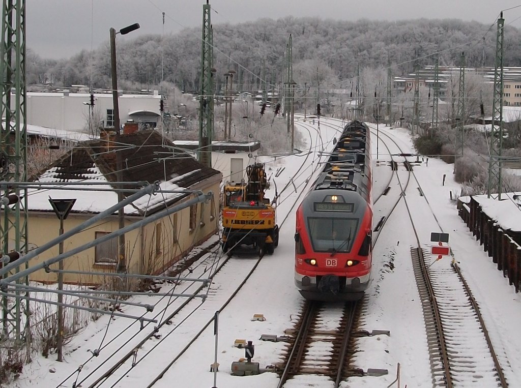 Wenn ich zum Supermarkt mu� ich jedesmal �ber die Br�cke in Bergen/R�gen,so fuhr am 08.Dezember 2010 der RE Binz-Stralsund in den Bahnhof.