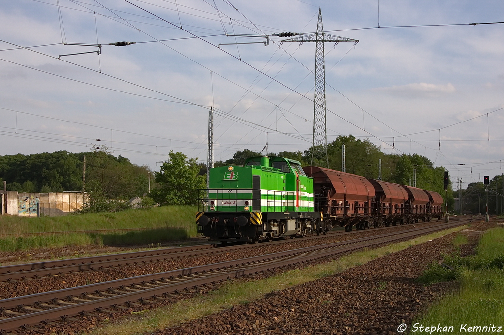 Werklok 22 (293 025-3)  Lisa 2  EB - Erfurter Bahn GmbH mit einem Tagds Ganzzug in Satzkorn und fuhr in Richtung Priort weiter. Netten Gru� an den Tf! 16.05.2013