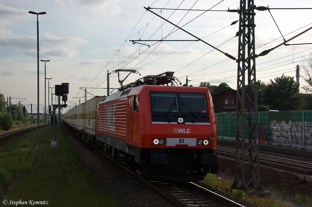 WLE 81 (189 801-4) WLE - Westflische Landes-Eisenbahn GmbH mit dem Mittwochs fahrenden Warsteiner Bierzug nach Grobeeren, bei der Durchfahrt in Rathenow. 13.06.2012