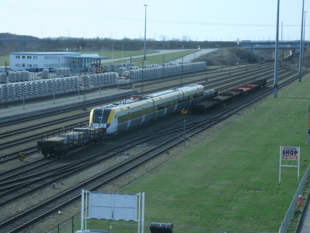 X52 9086 stand,am 18.April 2013,vor der Verladung auf die Schwedenf�hre nach Trelleborg in Mukran.