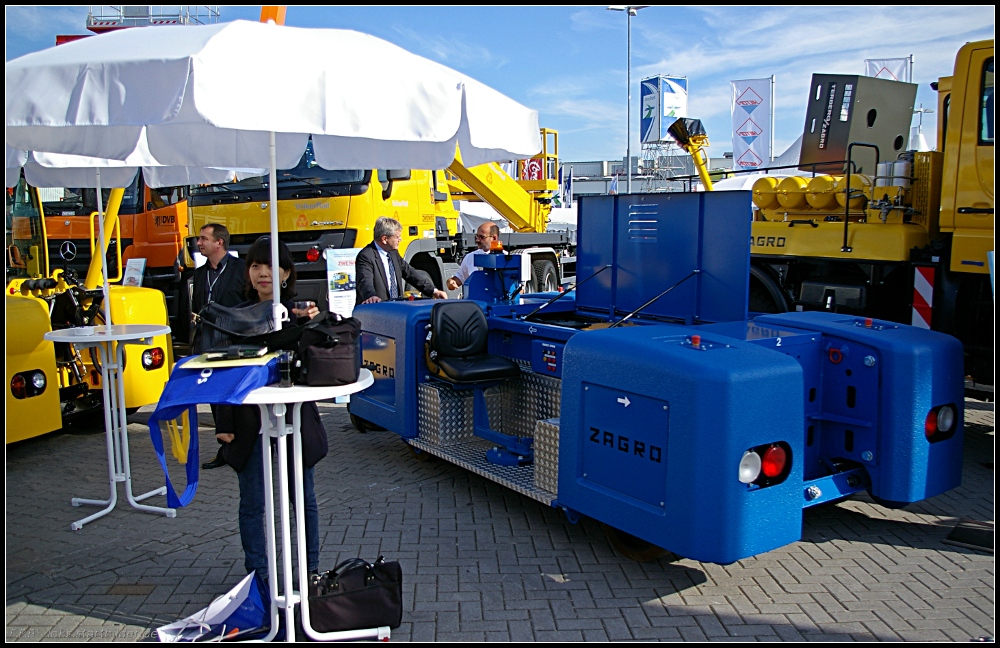 ZAGRO E-Maxi XL mit Hybridantrieb (diesel-elektrisch) und Funksteuerung Je nach Ausstattung betr�gt die Verschiebeleistung bei 300 - 700 t in der Ebene (INNOTRANS 2010, gesehen Berlin 23.09.2010)