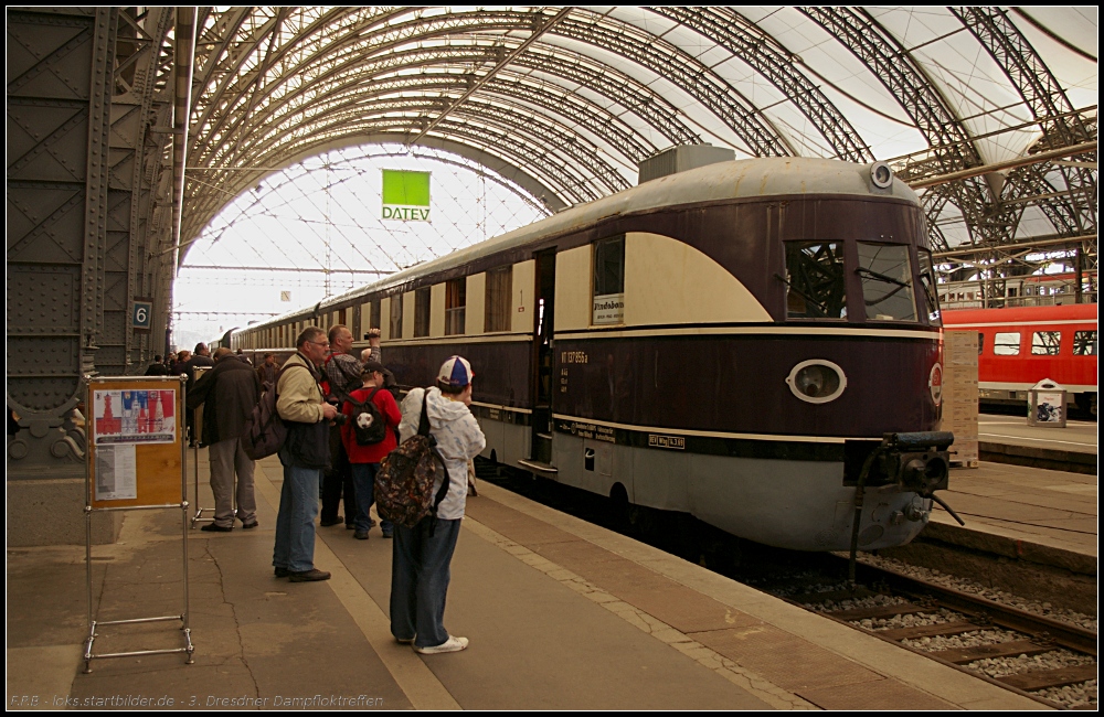 Zum 3. Dresdner Dampfloktreffen kam auch VT 137 856  Vindabona  des SVT-Verein Berlin (gesehen Dresden Hauptbahnhof 02.04.2011)