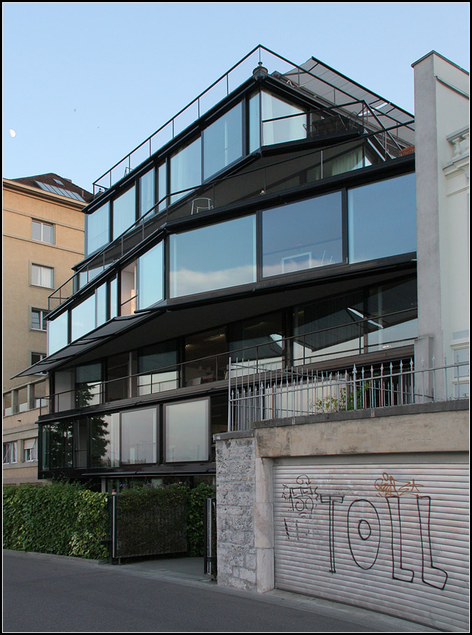 . Architekturbüro von Herzog & de Meuron in Basel -

Jedes Geschoss ist anders im Grundriss und Umriss.

Juni 2013 (Matthias)