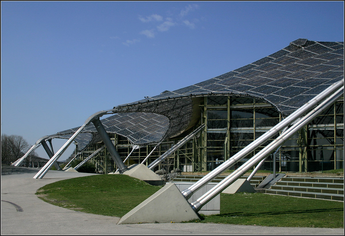 . Bauten für die Olympischen Spiele '72 in München - 

Die Olympiahalle.

April 2007 (Matthias)