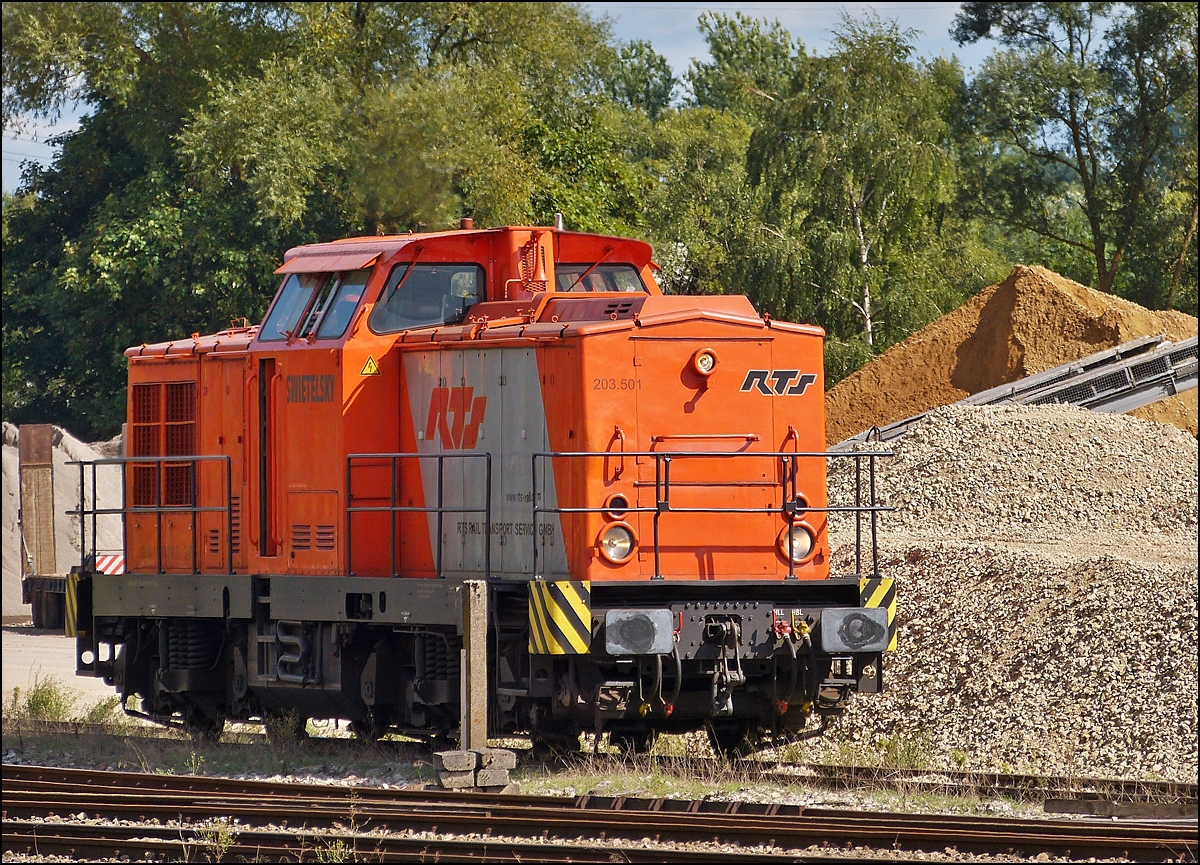 . Bedingt durch Bauarbeiten auf der luxemburgischen Nordstrecke zwischen Mersch und Ettelbrck, war am 09.09.2013 die RTS 203 501-2 im Bahnhof von Ettelbrck abgestellt. (Hans)