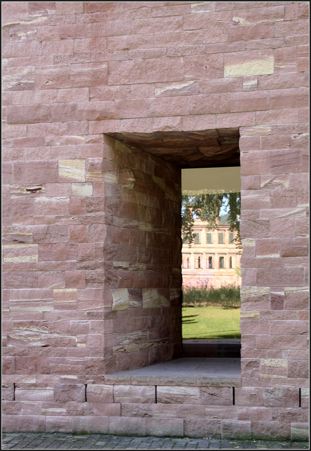 . Besucherzentrum des Schlosses von Heidelberg -

Spiegelung des Schlosses.

August 2014 (Matthias)