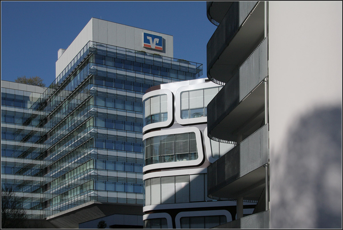 
. Büro- und Wohnbebauung Z-UP in Stuttgart -

Wohnhaus, Bürogebäude und das GENO-Hochhaus.

April 2011 (Matthias)