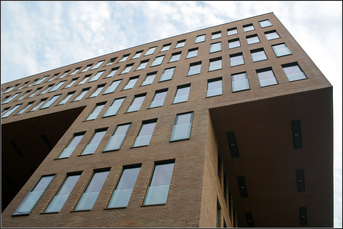. Bürogebäude 'Holzhafen' in Hamburg -

Juli 2007 (Matthias)