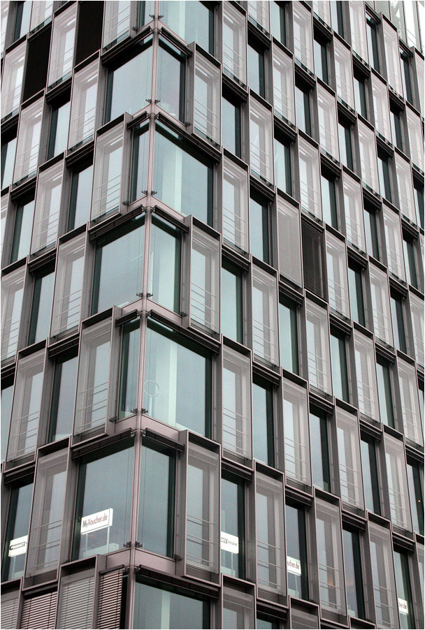 . Bürogebäude Kap am Südkai in Köln -

Die Fassade.

Oktober 2014 (Matthias)
