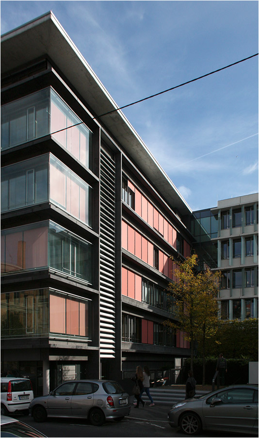 . Bürogebäude der WGV in Stuttgart -

Rechts erkennbar die Erweiterung von 2014.

Oktober 2014 (Matthias)