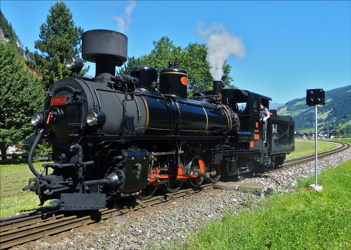 . Dampflok Nr 4 der Zillertalbahn beim umsetzen in Mayerhofen,  24.08.2016 (Hans) 
gebaut 1909 von Krauss & Co aus Linz unter der Nr 6035; 
Spurweite 760 mm; 
LP  13700 mm; 
Bauart D1-h2; 
Hhe 3,552 m; Breite 2,45 m; 
Treibachsen Durchmesser 900 mm; 
Laufachsdurchmesser 650 mm; 
Bremsbauart Guklotzbremse; 
Gesamt Achsstand 9590 mm; 
Leergewicht 36,5 t; Dienstgewicht 52 t; 
Rmin 80 m; 
Leistung 225 KW; 
Rostflche 1,71 m, 
Wasservorrat 7,5 m; 
Kohlevorrat 3 m; 
Kesseldruck 12 bar; 

