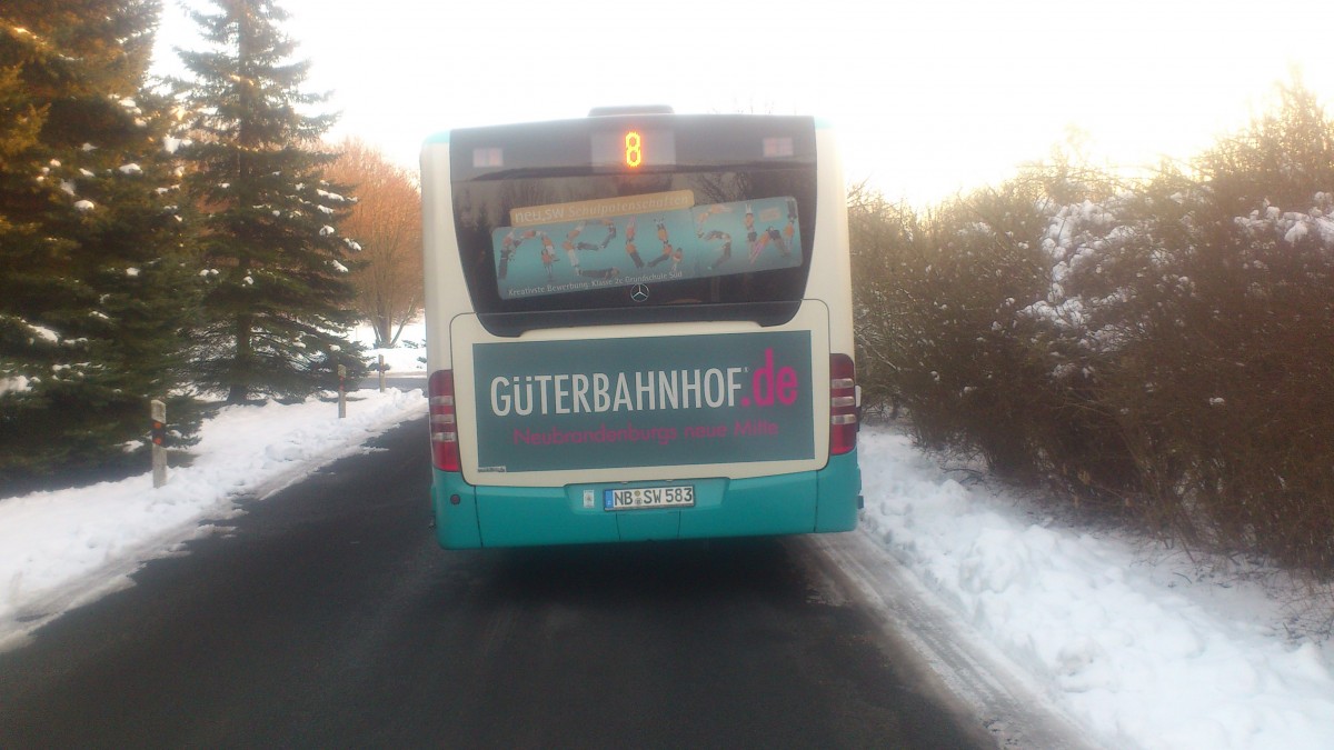 .... und dann hat auch der Citaro NB SW 583 seine neue Werbung f�r den G�terbahnhof bekommen wie schon andere Wagen in letzter Zeit
.....aber die Werbung f�r die Schulpartnerschaft die NEU.SW �bernommen hat ist ihm erhalten geblieben