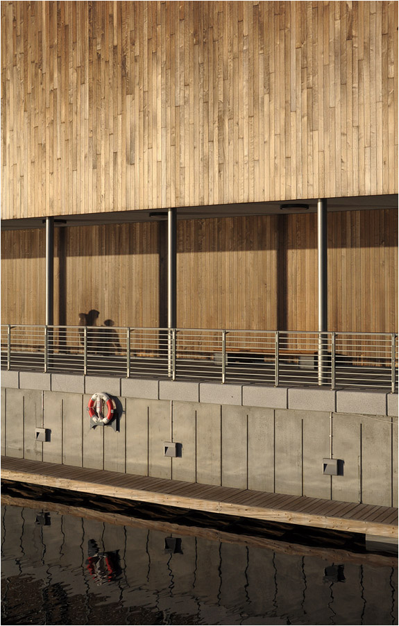 
. Das Astrup Fearnley Museet in Oslo -

Holzfassade.

Dezember 2013 (J)