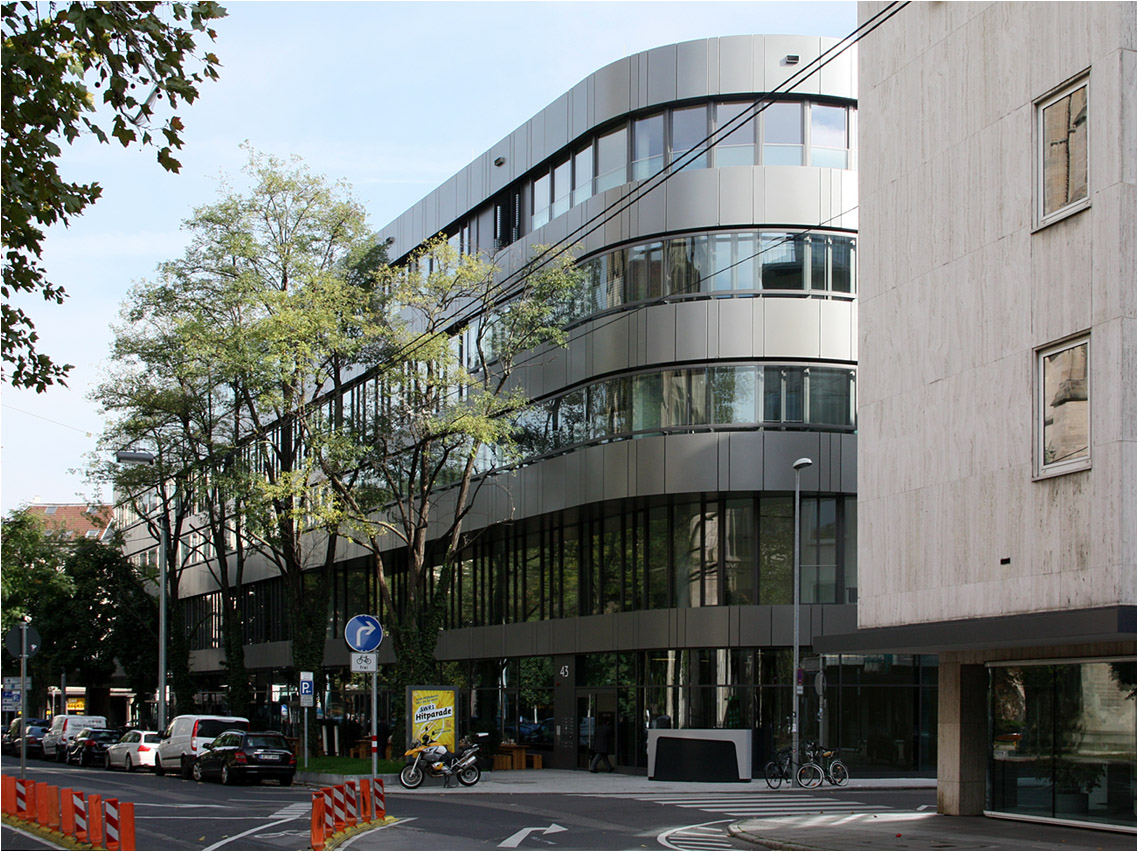 . Das Büro-, Wohn- und Geschäftshaus Caleido in Stuttgart -

An der Tübinger Straße.

Oktober 2014 (Matthias)