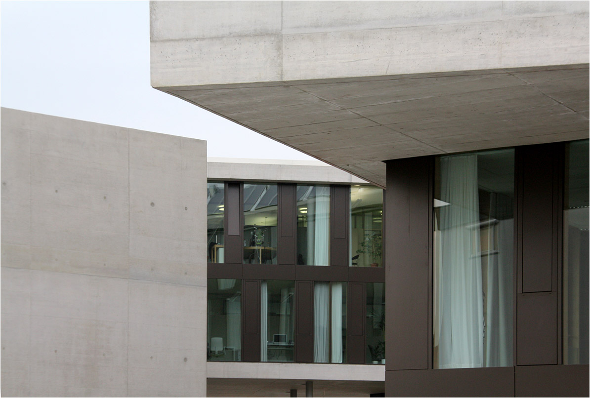 . Das CANN in Stuttgart-Bad Cannstatt -

Spiel der einzelnen Baukörper und der offenen und geschlossen Fassadenbereichen.

Februar 2011 (Matthias) 