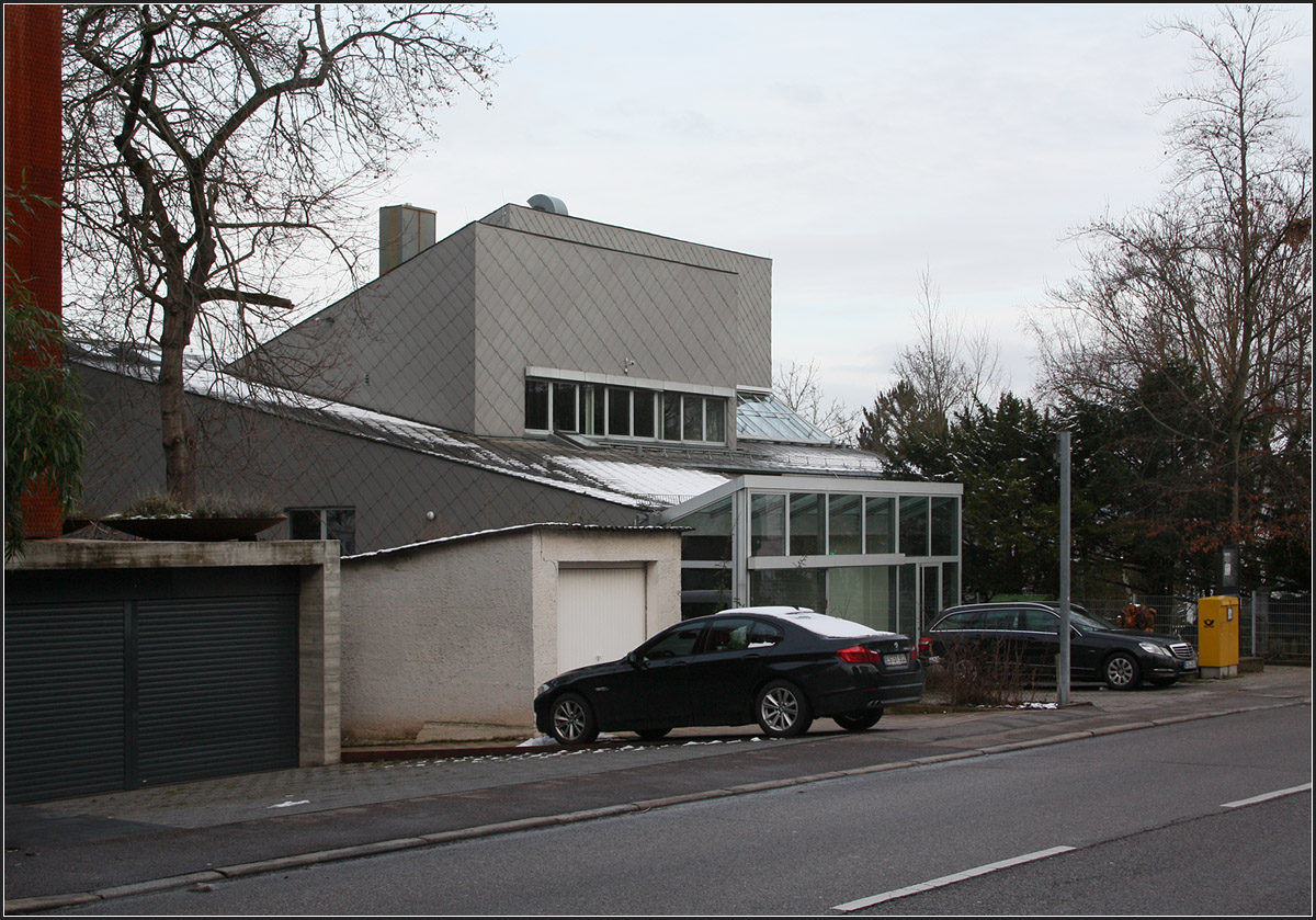 . Das Heim der Hymnus-Chorknaben in Stuttgart-Nord -

1970 wurde das Gebäude der Architekten Behnisch und Partner fertig. Neben den Räumen für die Hymnuns-Chorknaben, gibt es einen Veranstaltungsraum, einen Kindergarten und weiteres.

Januar 2015 (Matthias)

