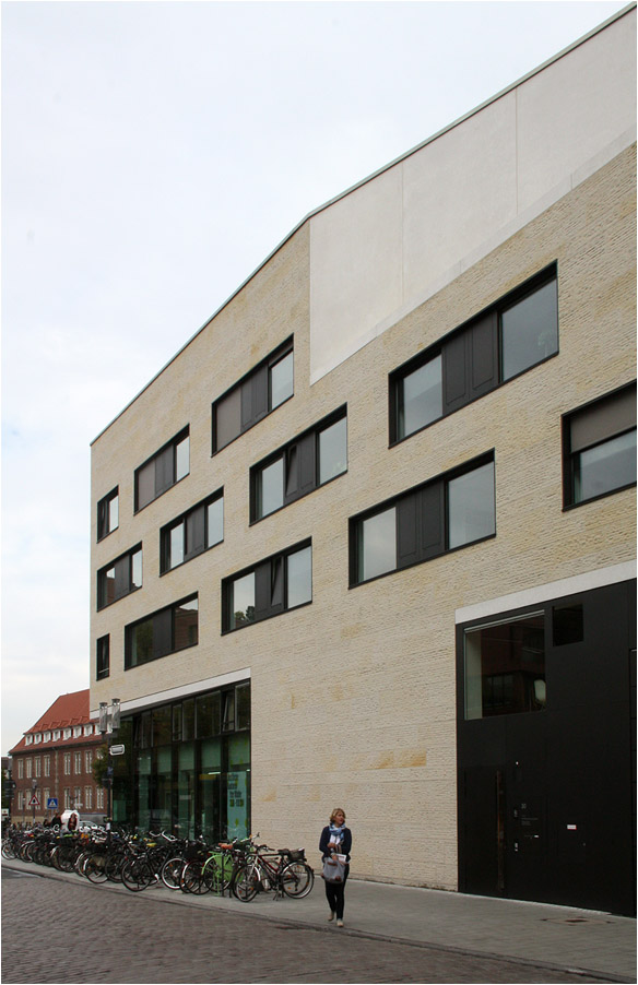 . Das LWL-Museum für Kunst und Kultur in Münster -

Fassade an der Rothenburg.

Oktober 2014 (Matthias)