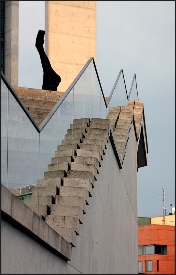 . Das Marie Elisabeth Lüders Haus in Berlin -

Impression der Treppe.

August 2010 (Matthias)