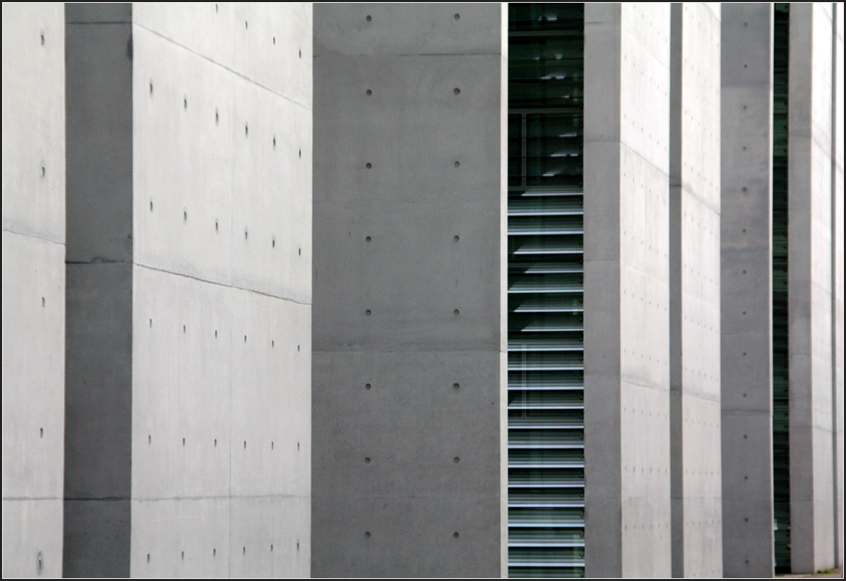 . Das Paul Löbe Haus in Berlin -

Sichtbeton-Impressionen.

August 2010 (Matthias) 