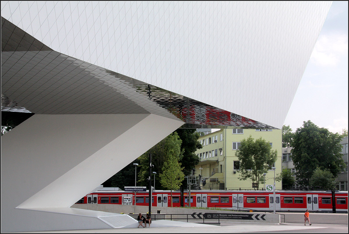 . Das Porschemuseum in Stuttgart-Zuffenhausen -

Das Museum liegt direkt an der S-Bahn.

Juni 2009 (Matthias)