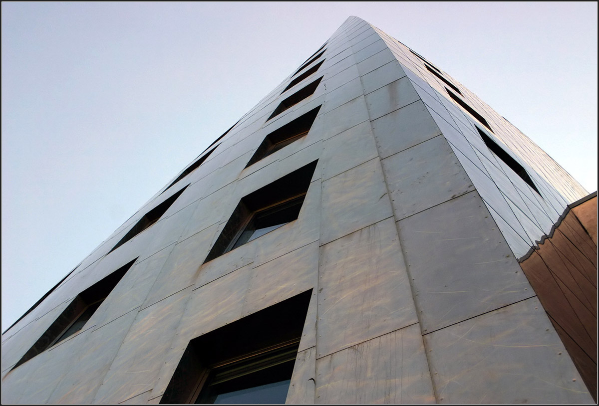 . Der Gehry-Tower in Hannover -

November 2006 (Matthias)