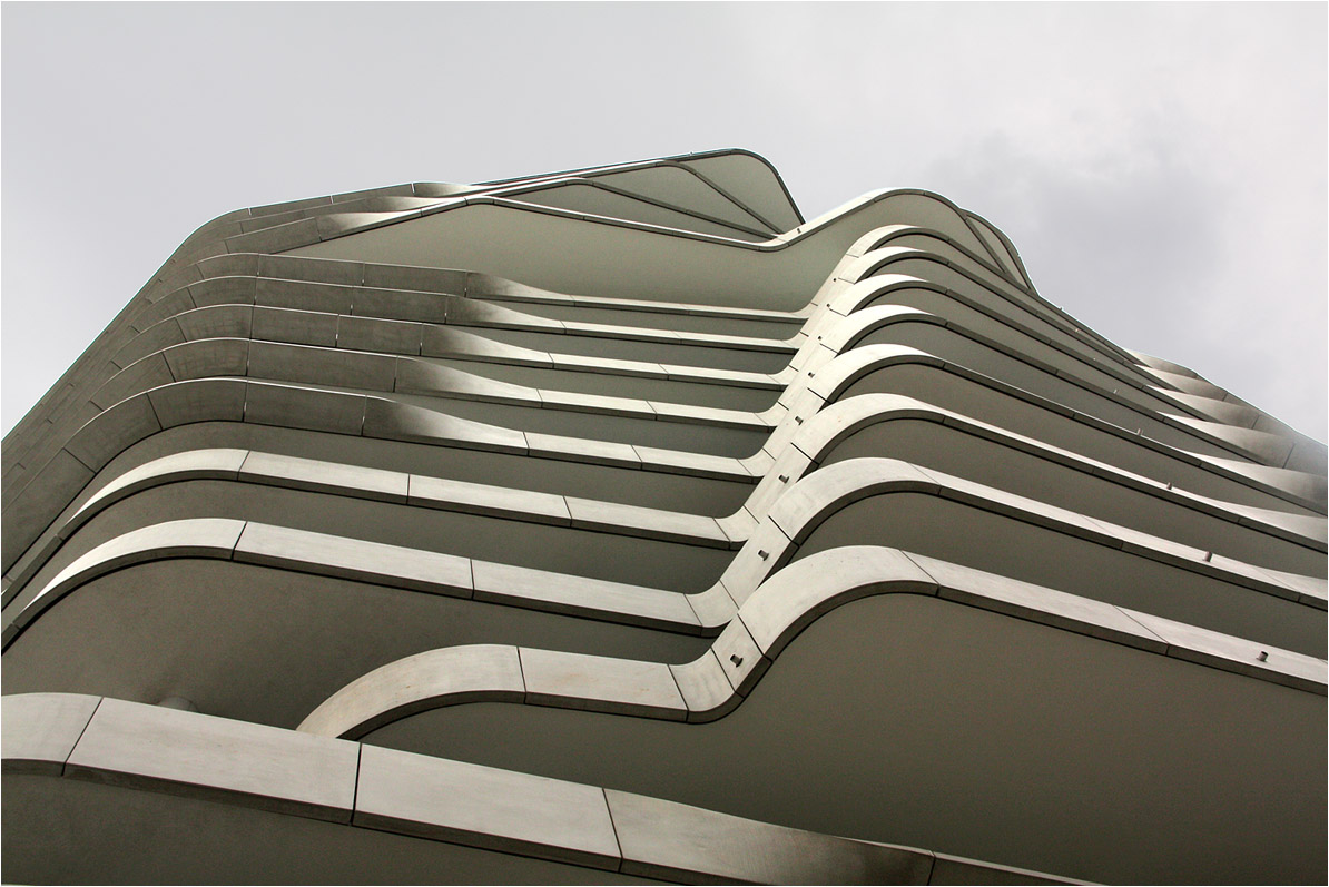 . Der Marco Polo Wohnturm in der Hamburger Hafencity -

August 2011 (Jonas)