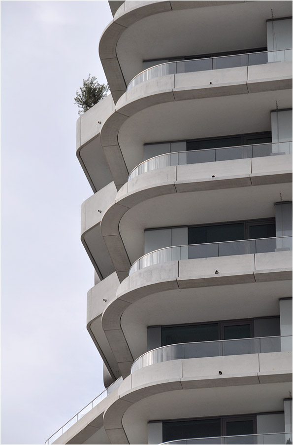 . Der Marco Polo Wohnturm in der Hamburger Hafencity -

August 2011 (Jonas)