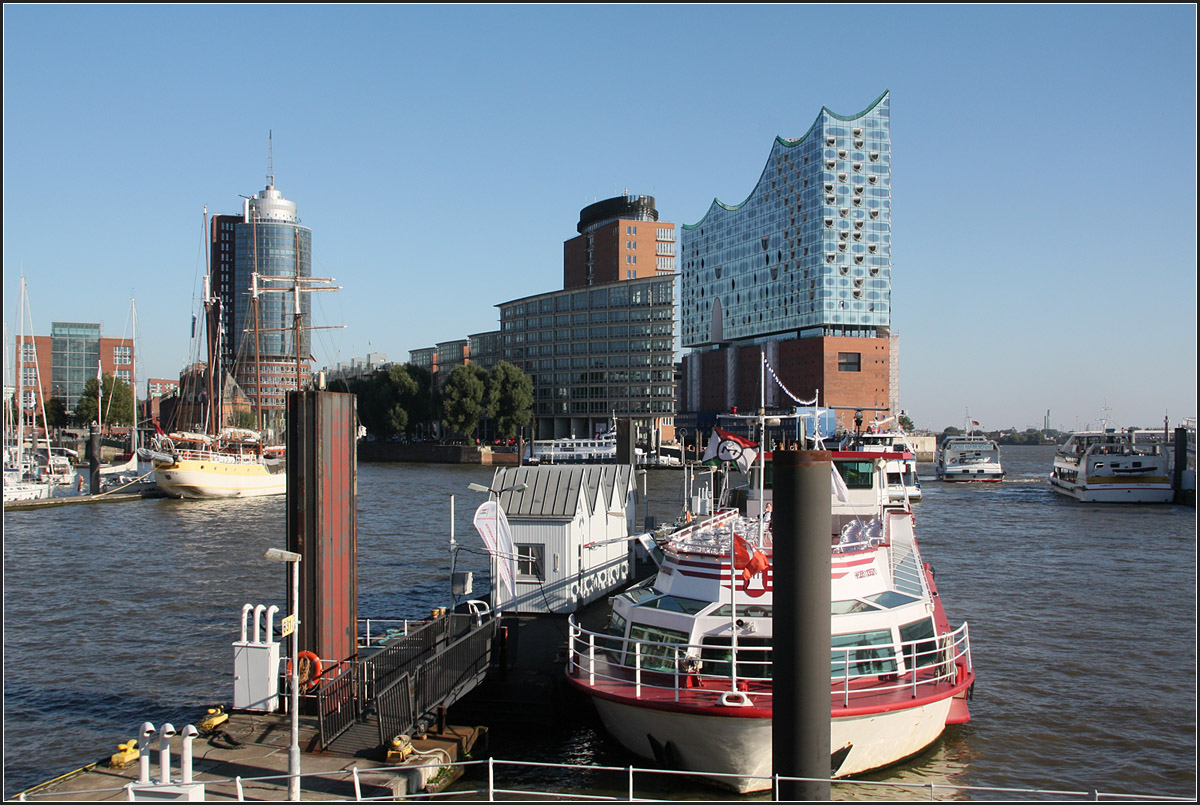 
. Die Elbphilharmonie in Hamburg -

Oktober 2015 (M)