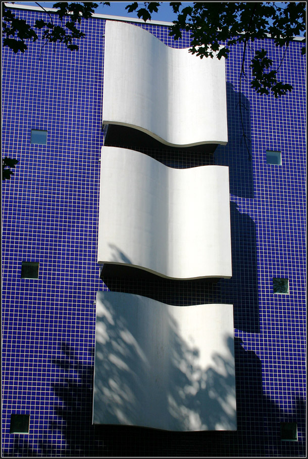 . Die Gustav-von-Schmoller Berufsschule in Heilbronn -

Die ungewöhnlichen Erker. 

August 2005 (Matthias)