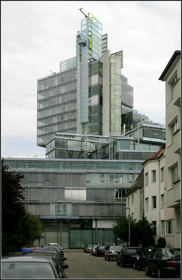 . Die Nord-LB in Hannover -

Das Bankgebäude von Süden her gesehen.

August 2011 (Matthias)