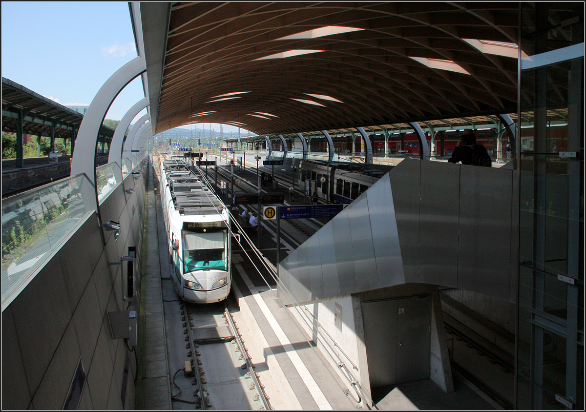 . Die Regio-Tram-Haltestelle am Kassler Hauptbahnhof -

August 2013 (Matthias)
