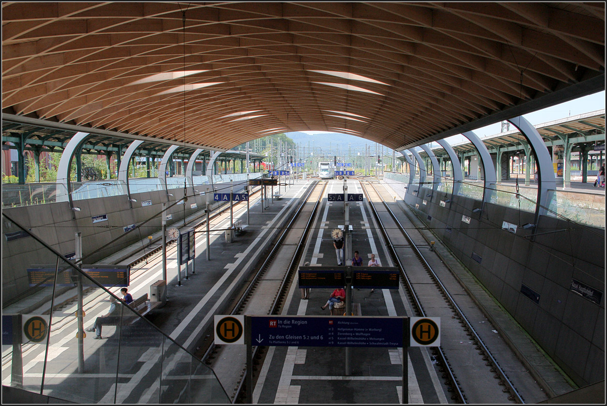 . Die Regio-Tram-Haltestelle am Kassler Hauptbahnhof -

August 2013 (Matthias)
